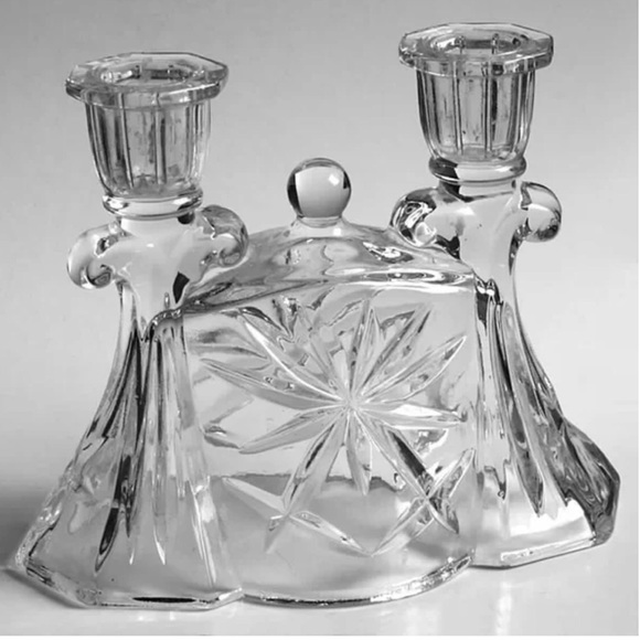 ✨🌟 Vintage Prescut Clear Double Candle Stick Holder by Anchor Hocking - Picture 1 of 10